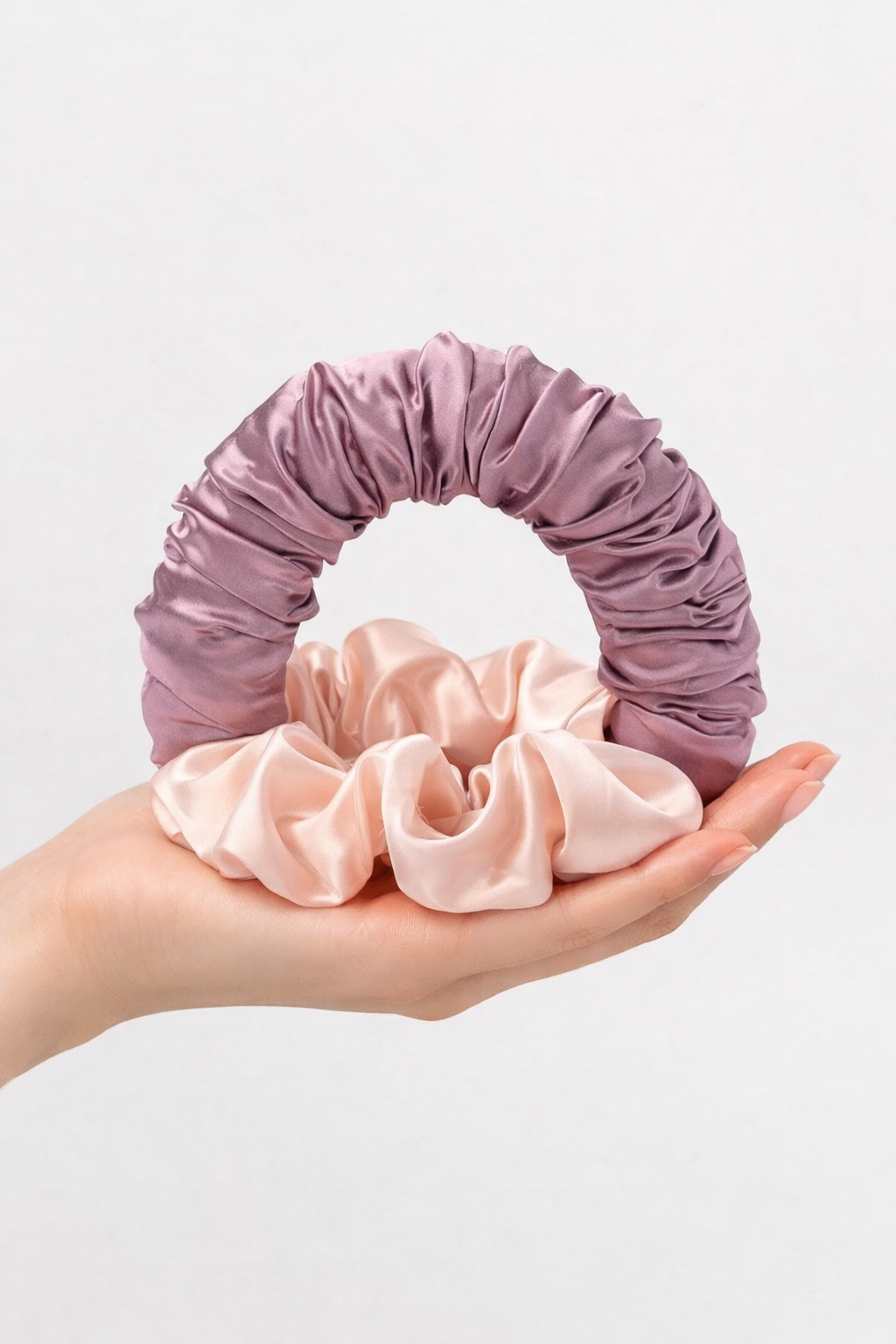 Scrunchie de nuit Bloti en satin, boucles sans chaleur – Pêche/Mauve Image
